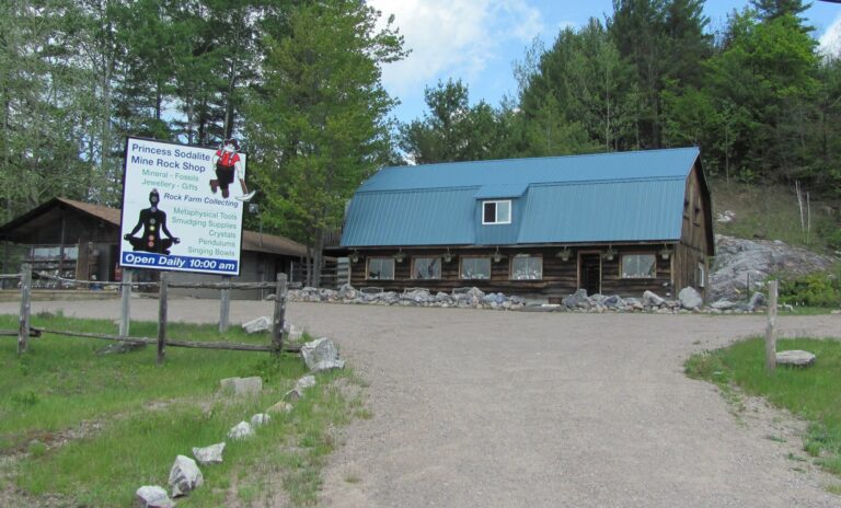 View of the facade for the Princess Sodalite Mine shop