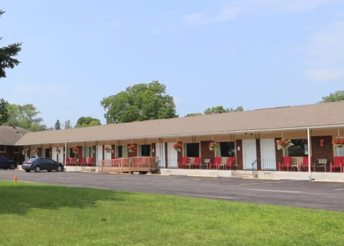 Exterior of Park Place Motel and Suites in Tweed, Ontario