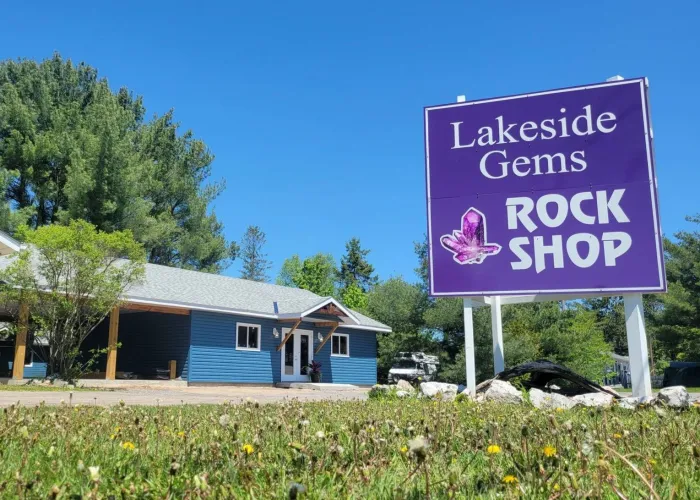 Sign for Lakeside Gems Store